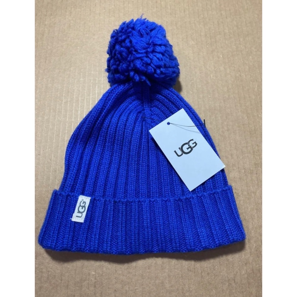 Ugg blue knit Pom winter hat size 4-6 years